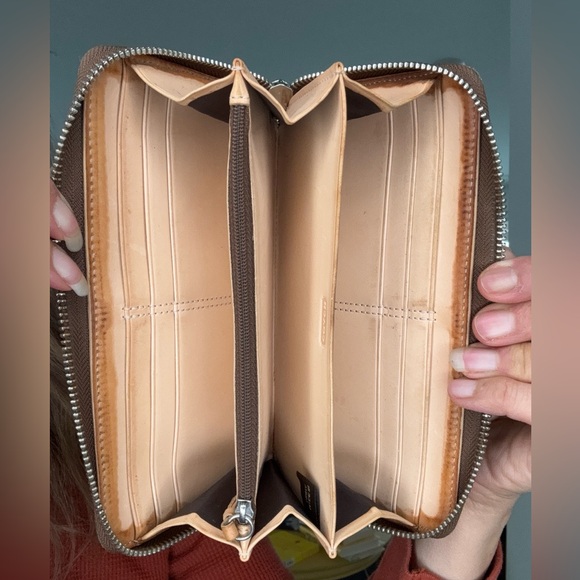 Coach Vintage Legacy Double front pockets wallet EUC - Picture 9 of 16